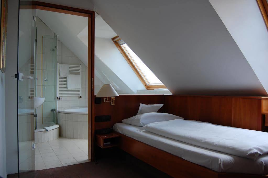 Hotel Kubler Stars à Karlsruhe Extérieur photo