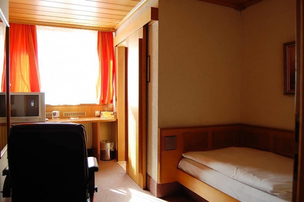 Hotel Kubler Stars à Karlsruhe Extérieur photo